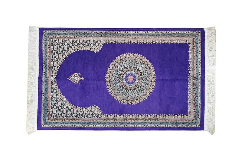 سجاده نماز عروس دوخته شده با پارچه لطیف